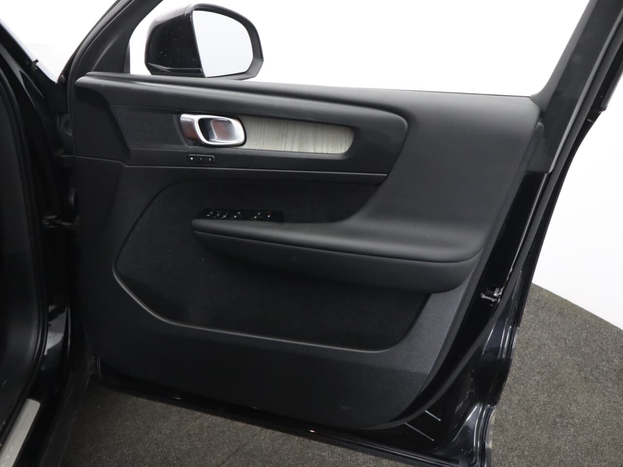 Volvo XC40 2.0 B4 MHEV Inscription Pro — image 47