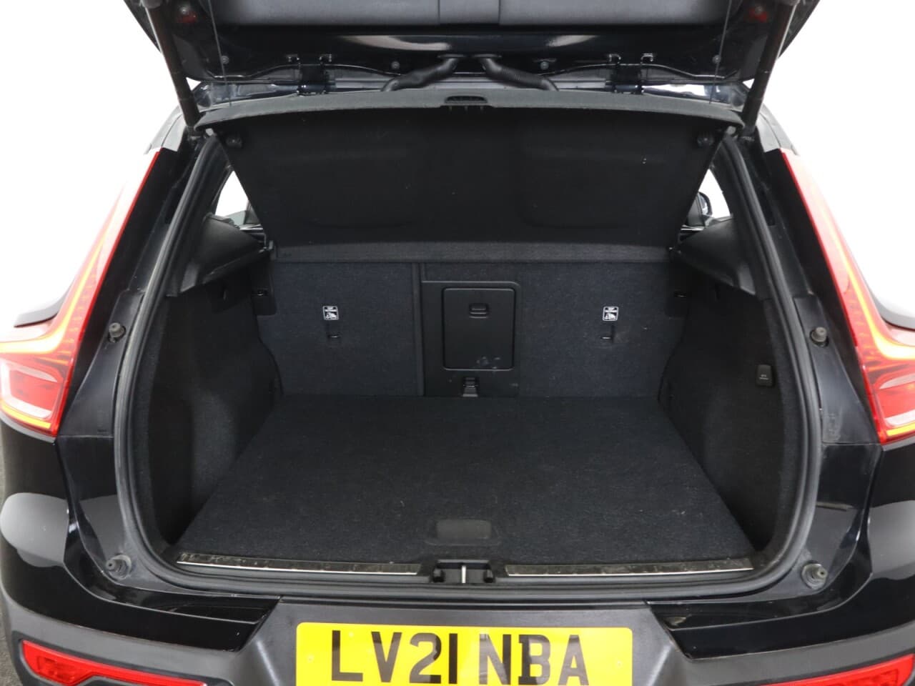Volvo XC40 2.0 B4 MHEV Inscription Pro — image 45