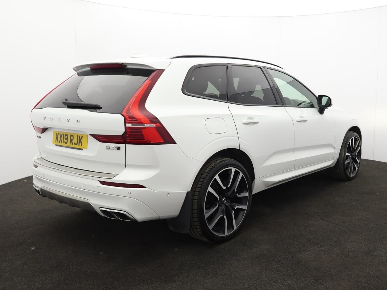 Volvo XC60 2.0 B5 MHEV R-Design Pro — image 10