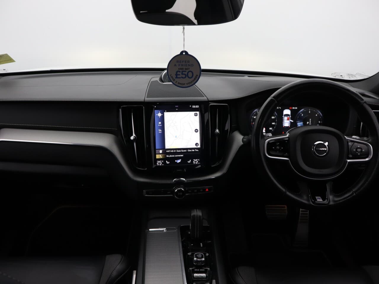 Volvo XC60 2.0 B5 MHEV R-Design Pro — image 12