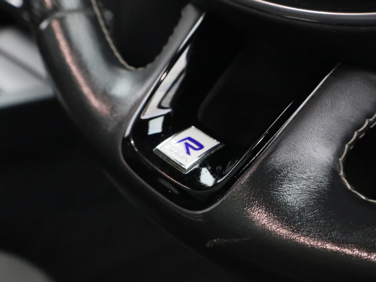 Volvo XC60 2.0 B5 MHEV R-Design Pro — image 20