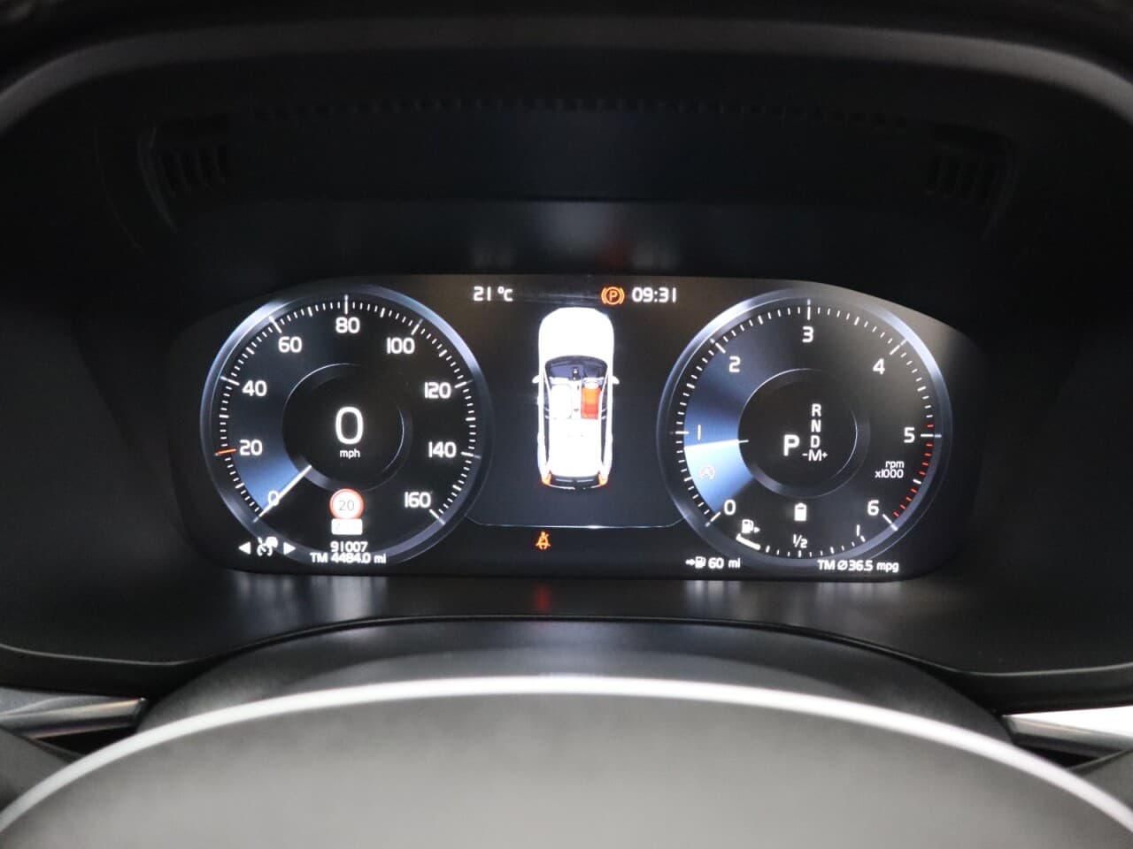 Volvo XC60 2.0 B5 MHEV R-Design Pro — image 23