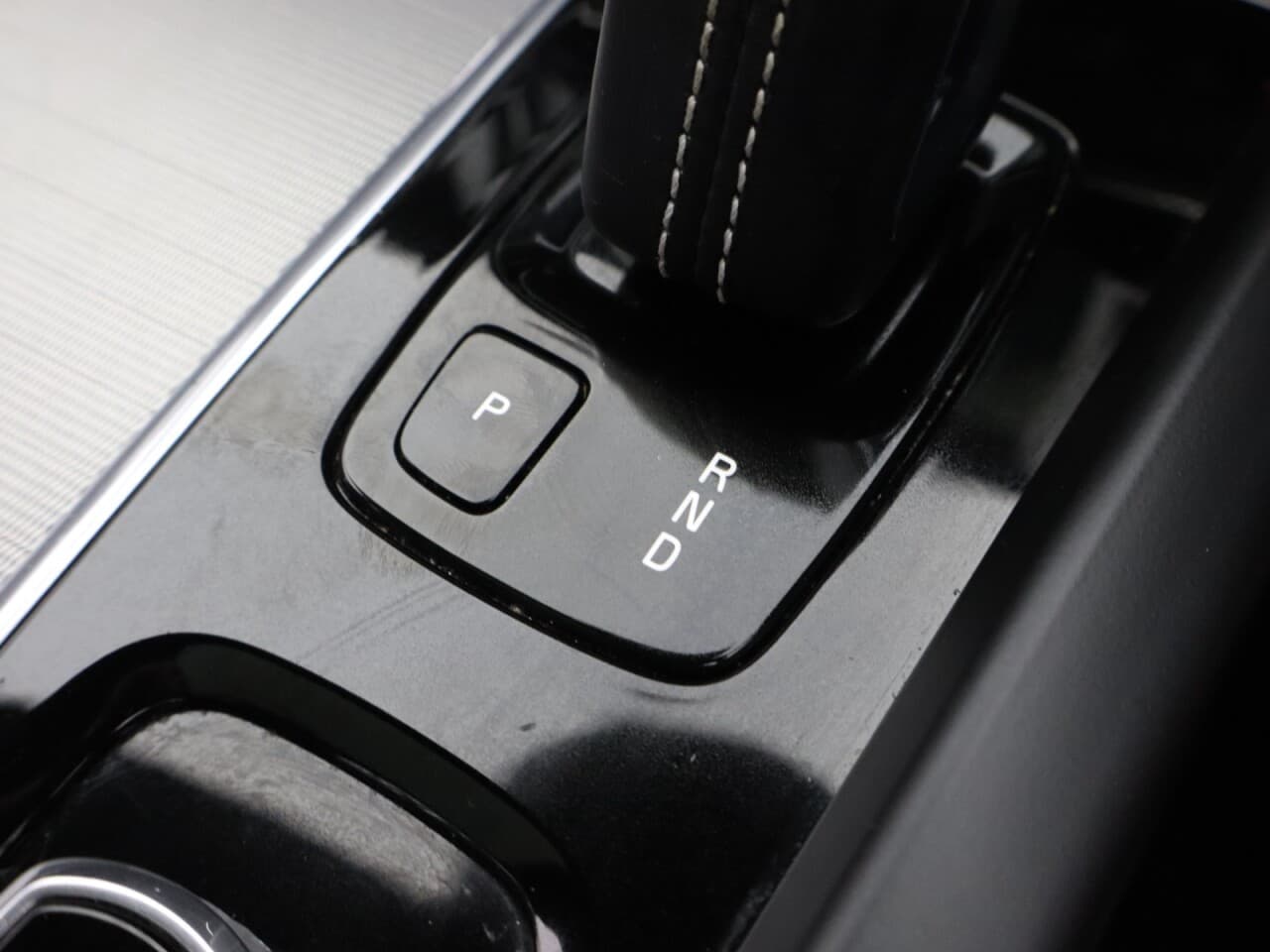 Volvo XC60 2.0 B5 MHEV R-Design Pro — image 26
