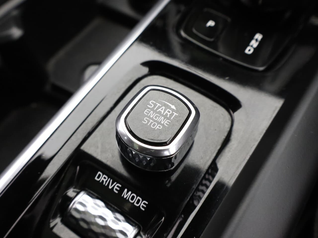 Volvo XC60 2.0 B5 MHEV R-Design Pro — image 29