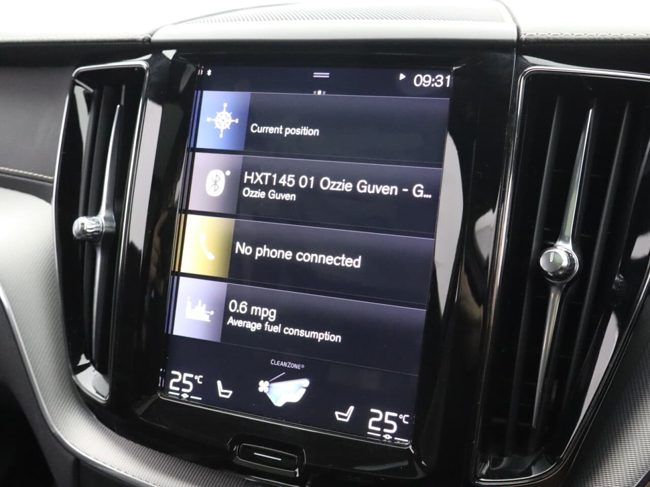 Volvo XC60 2.0 B5 MHEV R-Design Pro — image 33