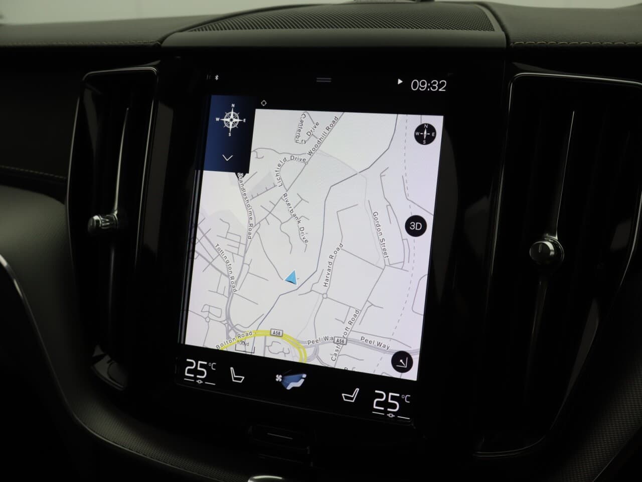 Volvo XC60 2.0 B5 MHEV R-Design Pro — image 36