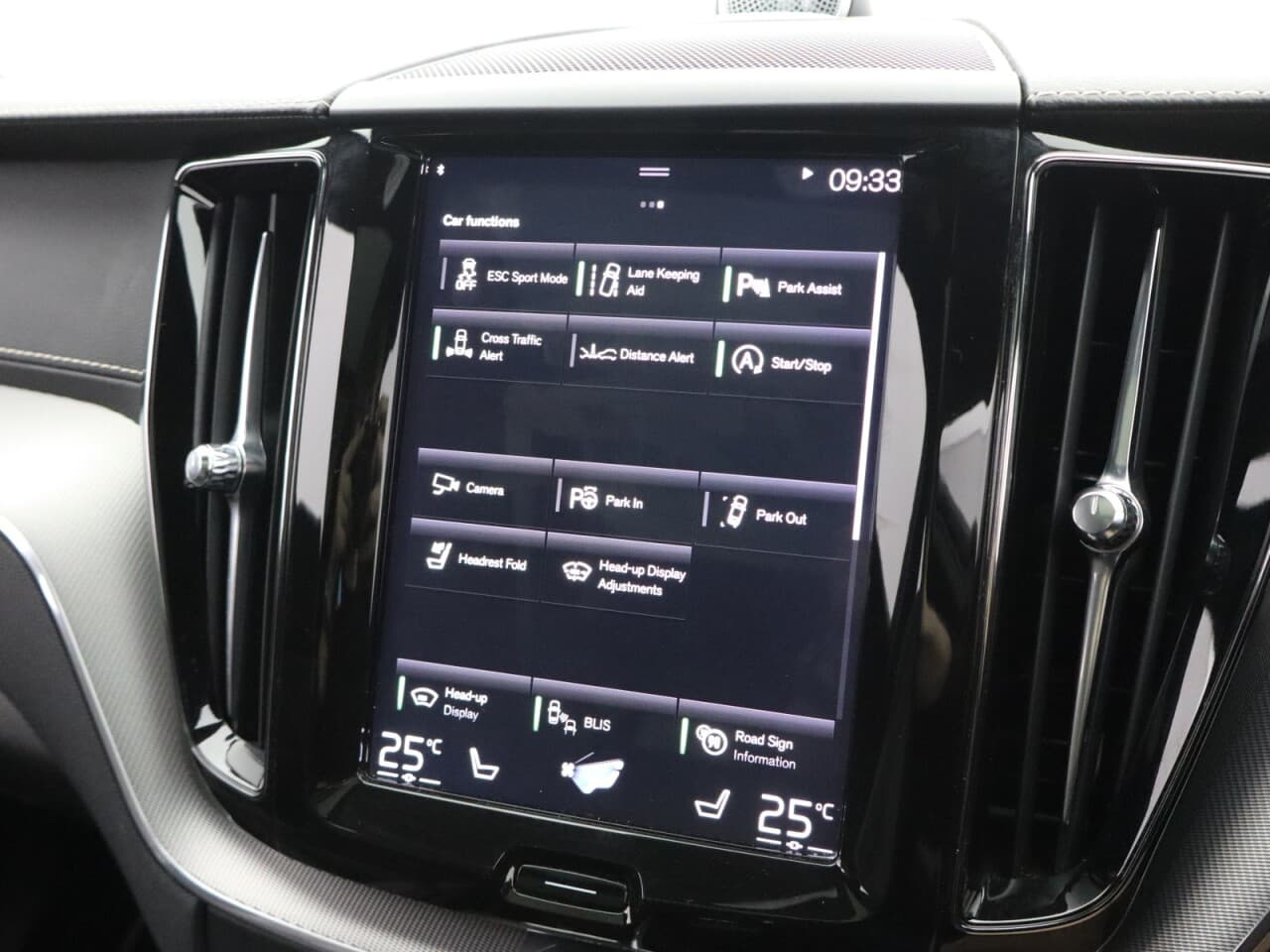 Volvo XC60 2.0 B5 MHEV R-Design Pro — image 39
