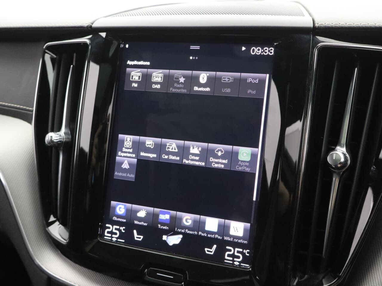 Volvo XC60 2.0 B5 MHEV R-Design Pro — image 40
