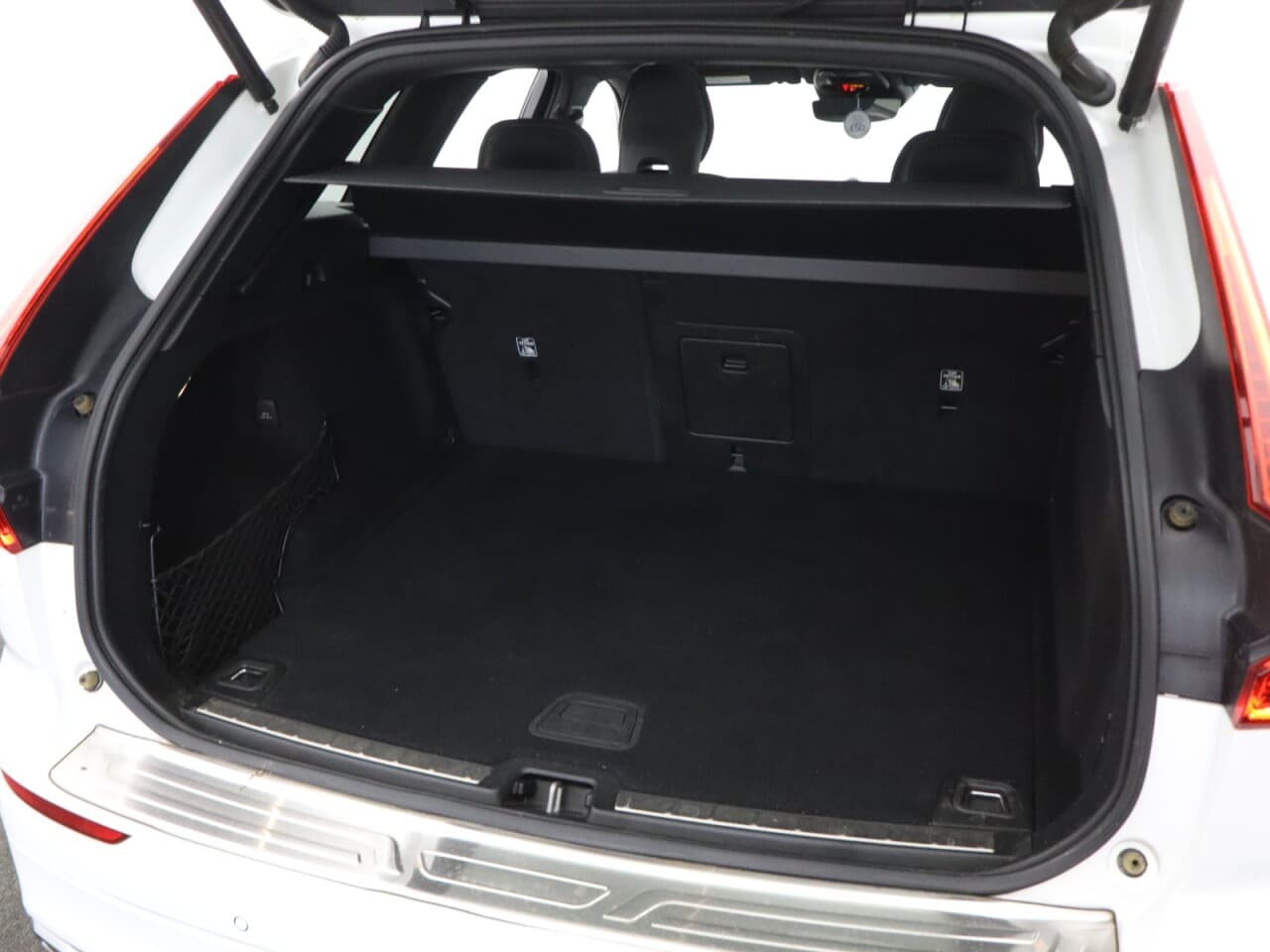 Volvo XC60 2.0 B5 MHEV R-Design Pro — image 49