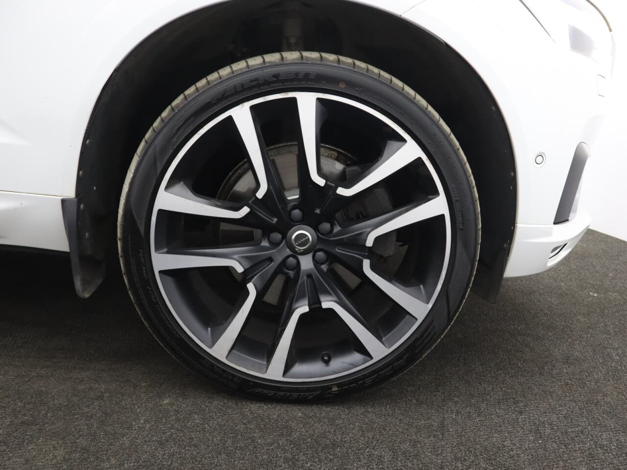 Volvo XC60 2.0 B5 MHEV R-Design Pro — image 61