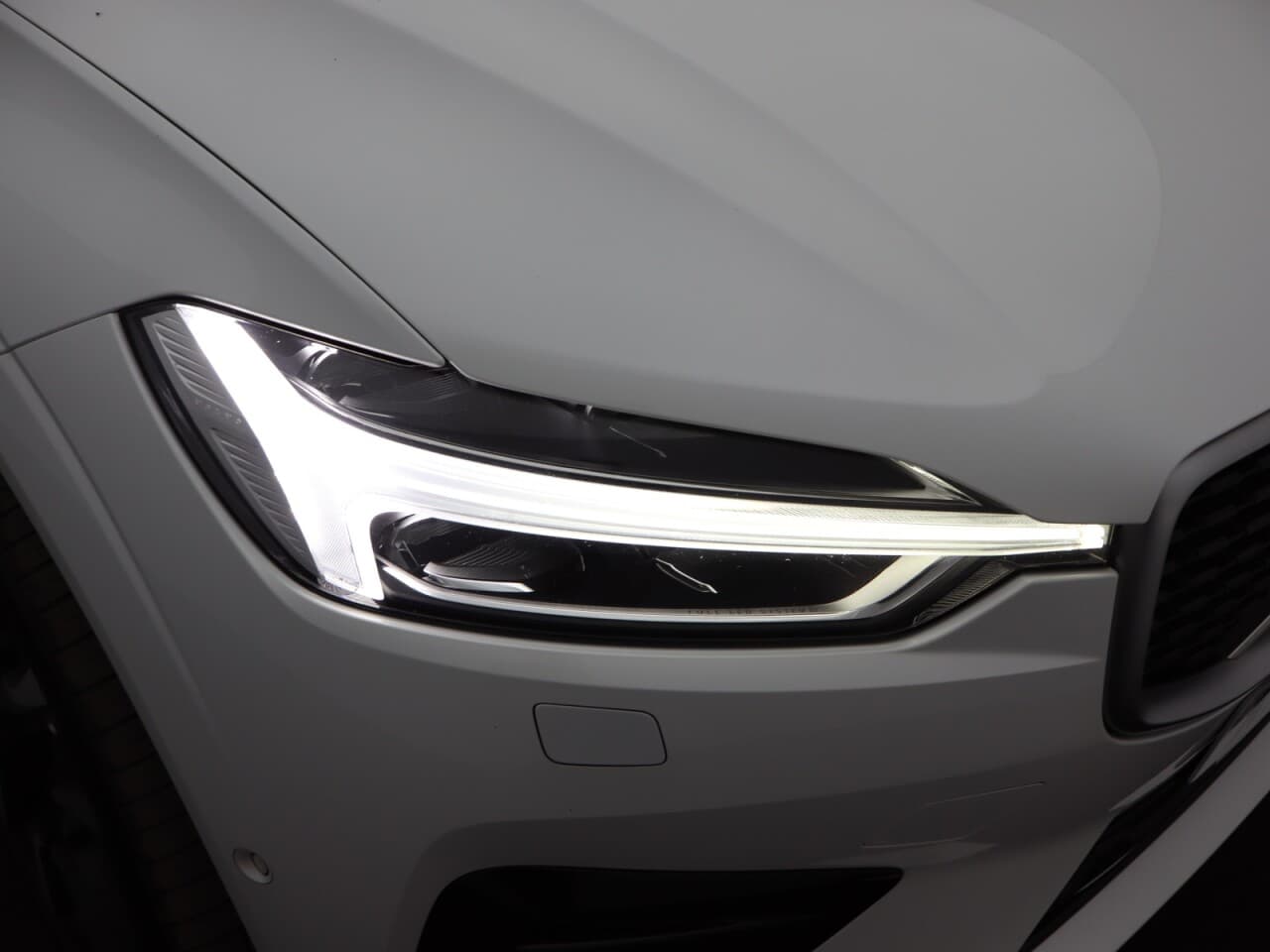 Volvo XC60 2.0 B5 MHEV R-Design Pro — image 66