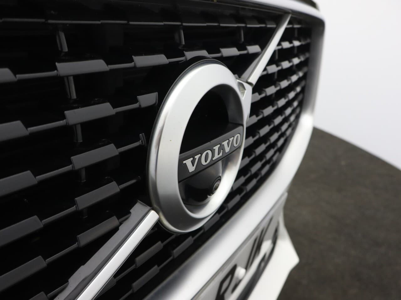 Volvo XC60 2.0 B5 MHEV R-Design Pro — image 69