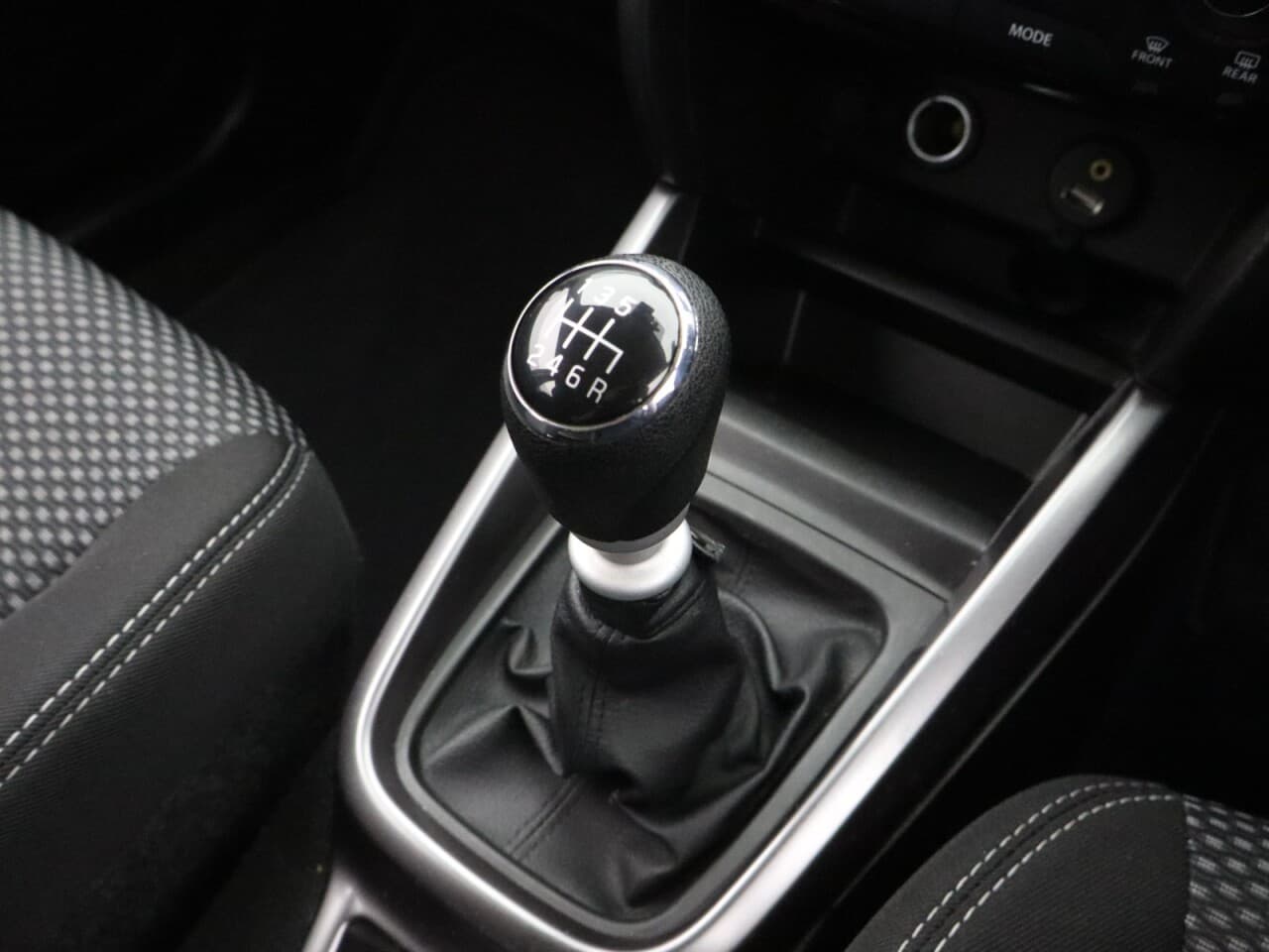 Suzuki Vitara 1.4 Boosterjet MHEV SZ-T — image 24