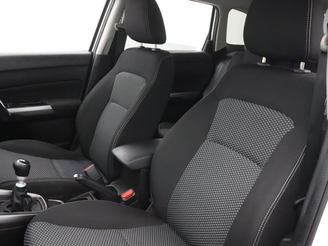Suzuki Vitara 1.4 Boosterjet MHEV SZ-T — image 38