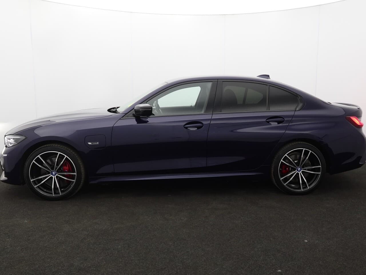 BMW 3 Series 2.0 330e 12kWh M Sport Pro Edition — image 6