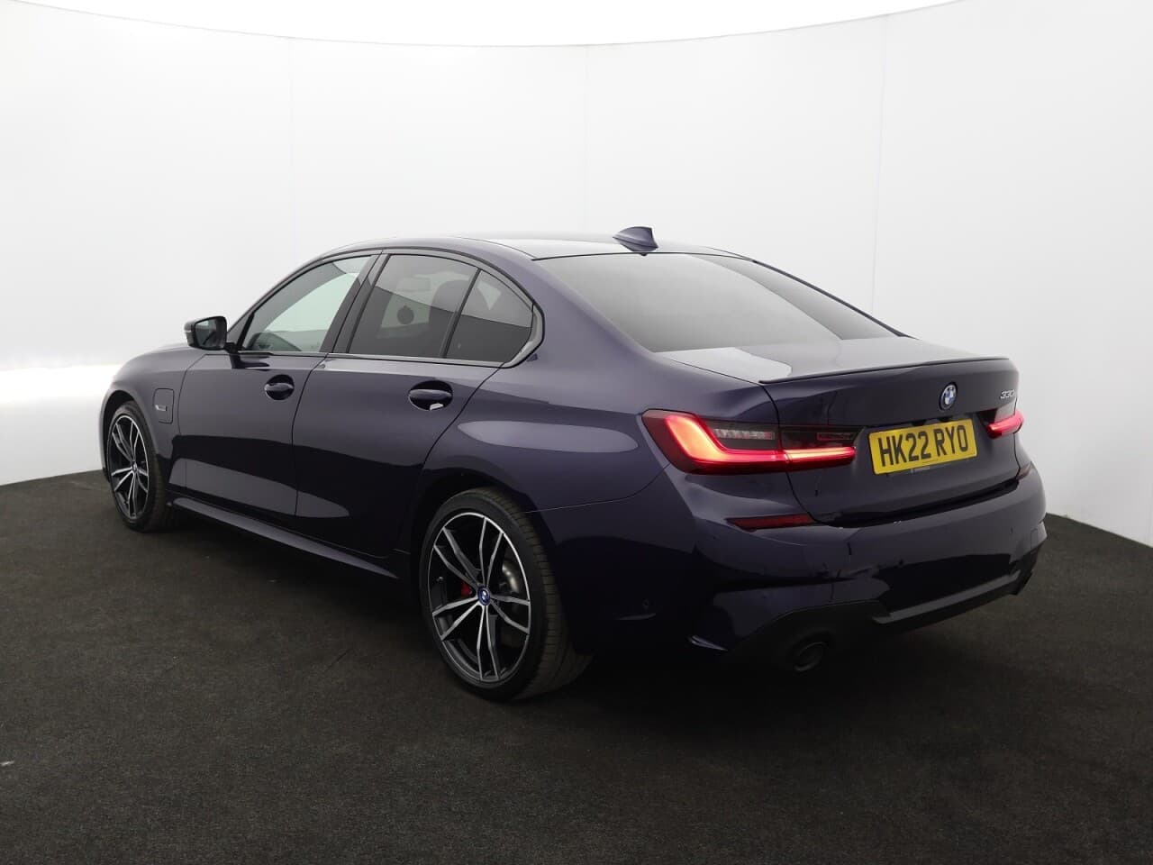 BMW 3 Series 2.0 330e 12kWh M Sport Pro Edition — image 8