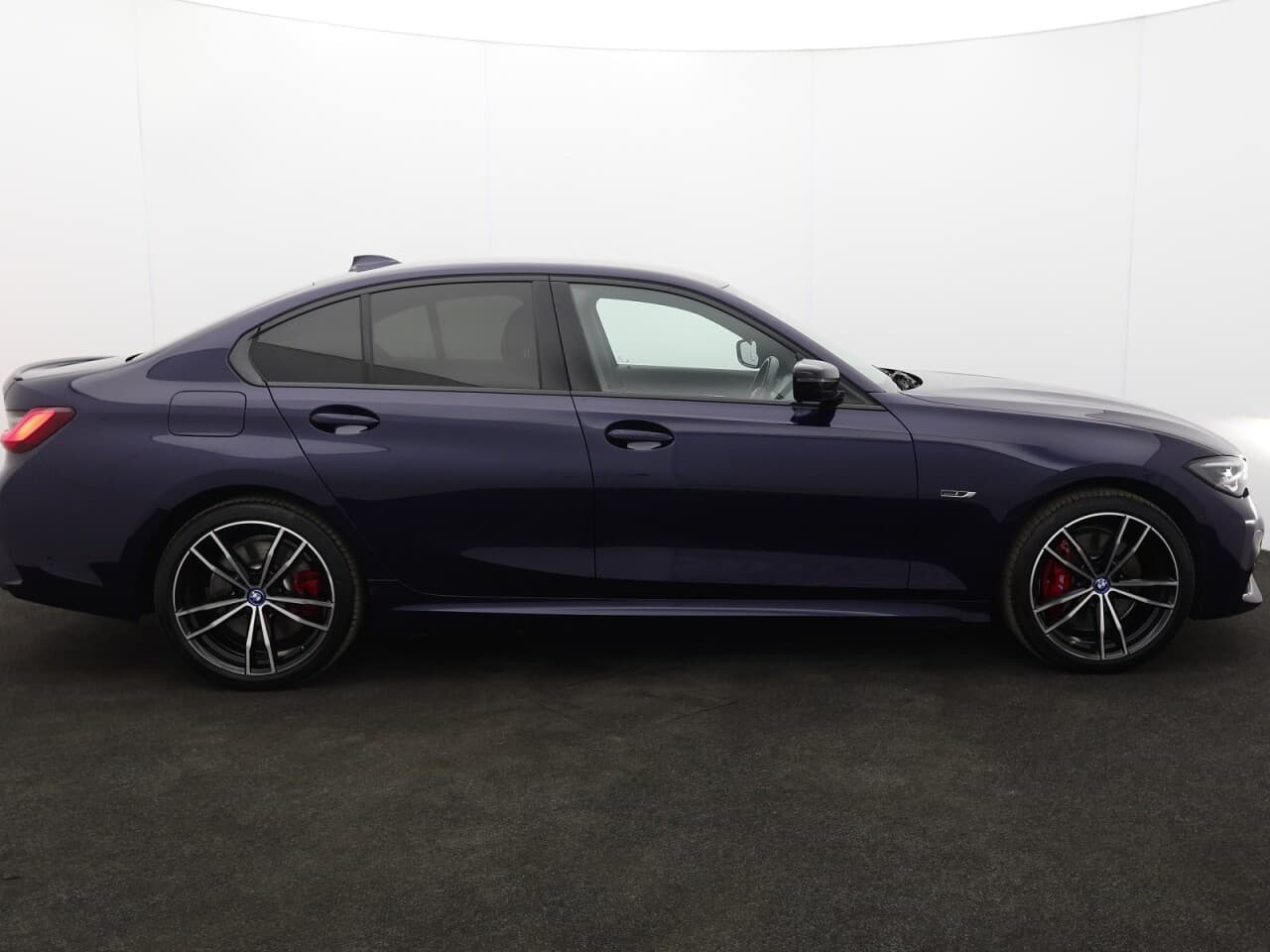 BMW 3 Series 2.0 330e 12kWh M Sport Pro Edition — image 11