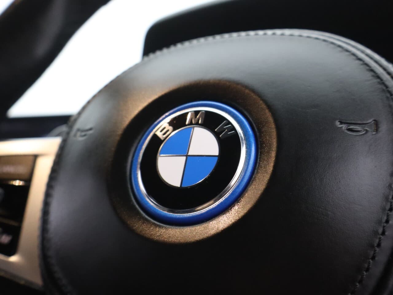BMW 3 Series 2.0 330e 12kWh M Sport Pro Edition — image 17