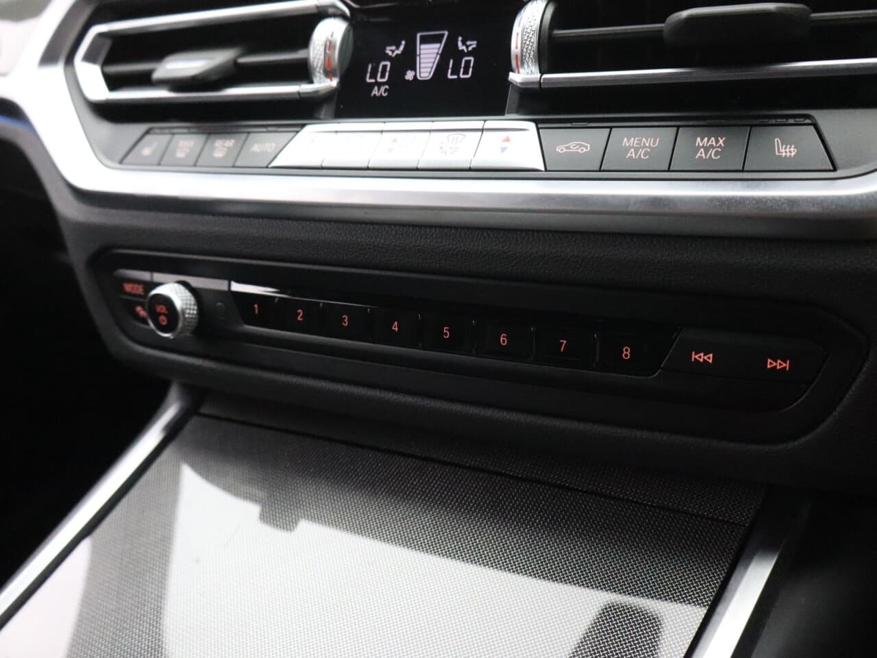 BMW 3 Series 2.0 330e 12kWh M Sport Pro Edition — image 32