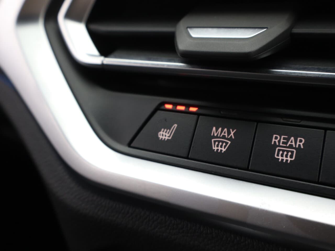BMW 3 Series 2.0 330e 12kWh M Sport Pro Edition — image 34