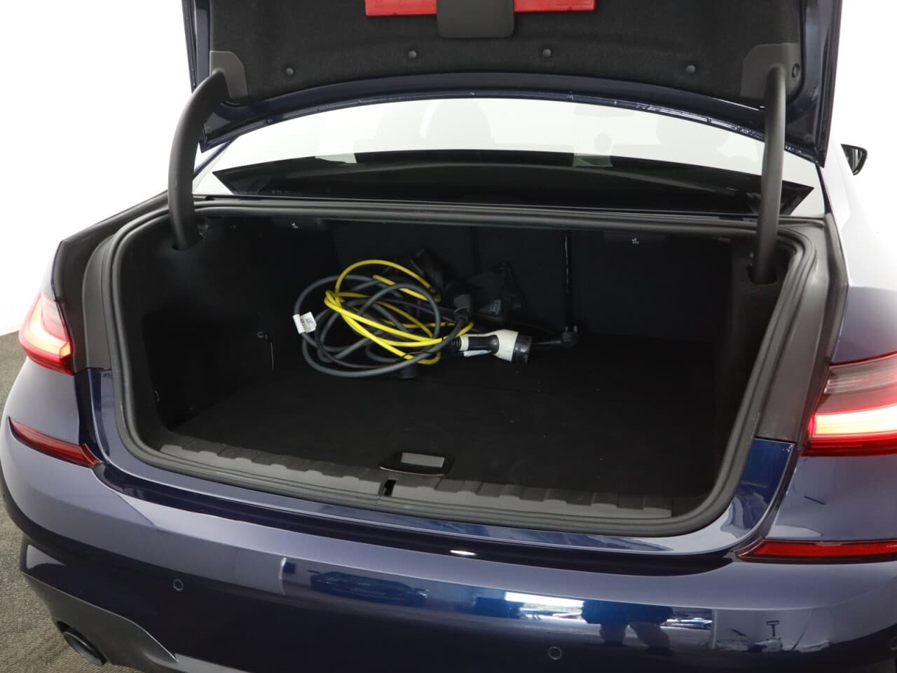 BMW 3 Series 2.0 330e 12kWh M Sport Pro Edition — image 49
