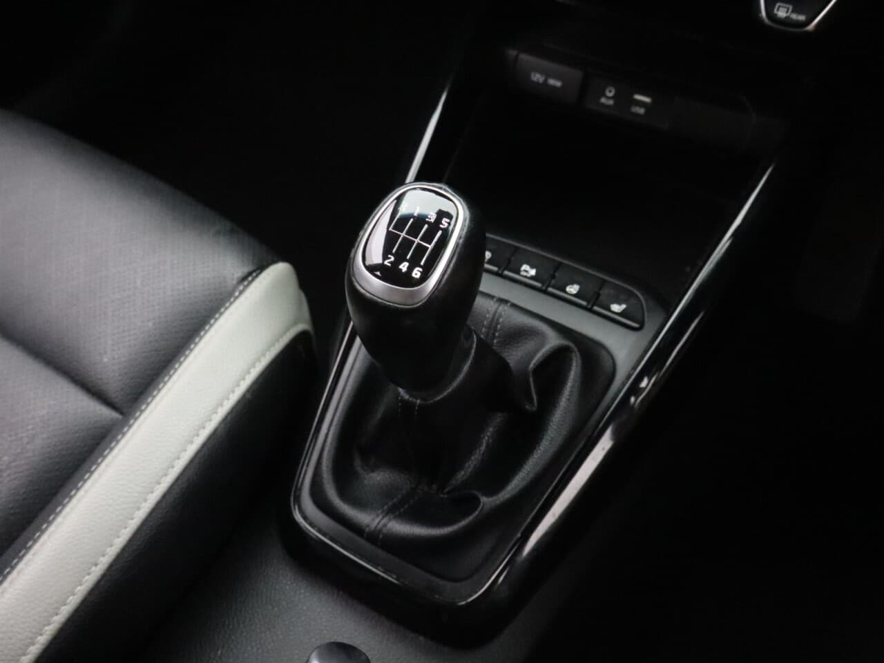 Kia Stonic 1.0 T-GDi 4 — image 23