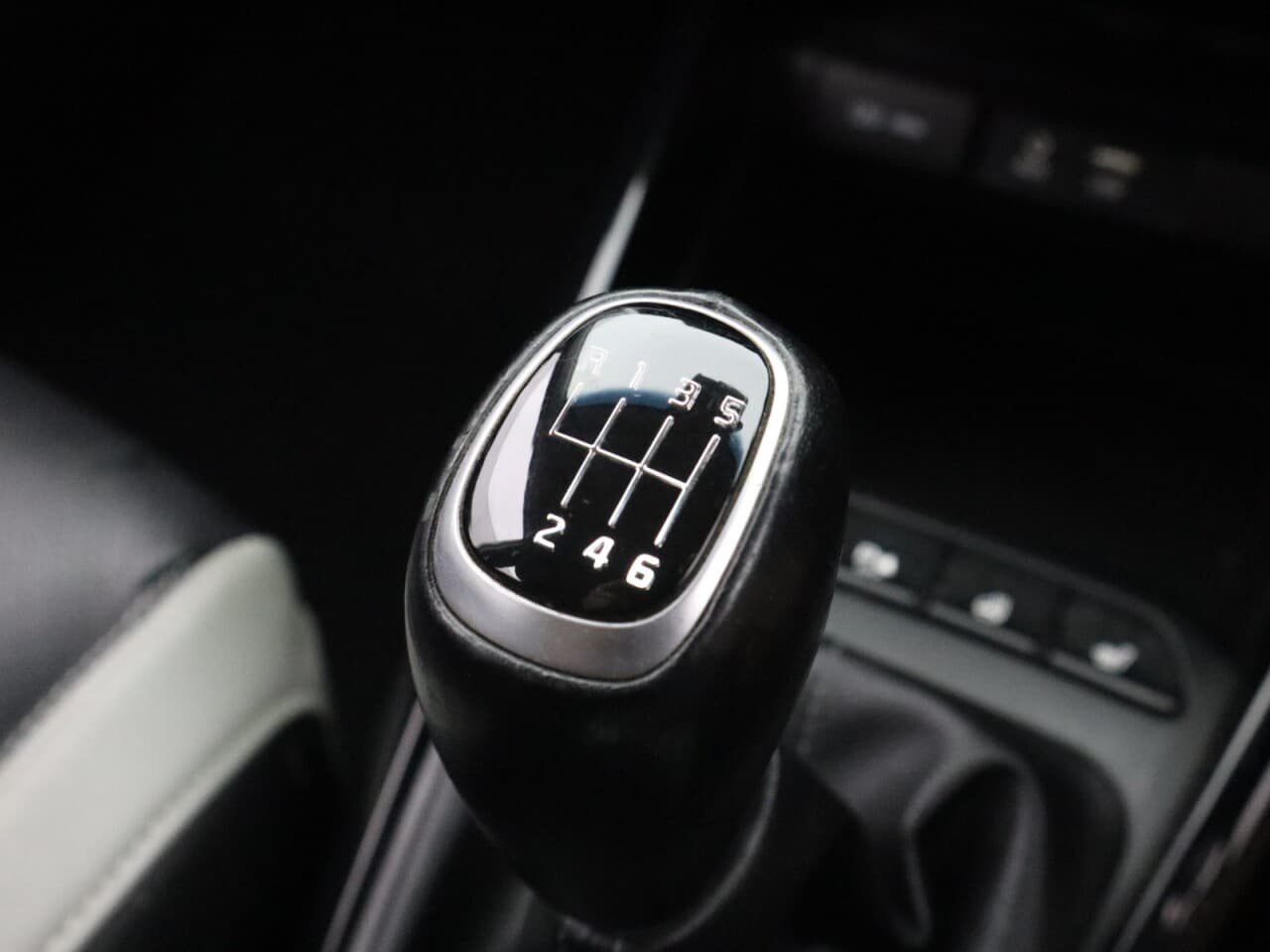 Kia Stonic 1.0 T-GDi 4 — image 24