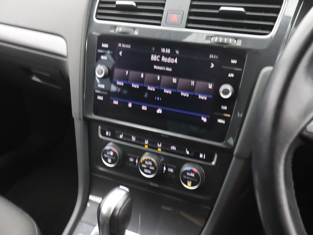 Volkswagen Golf 1.5 TSI EVO Match Edition — image 22