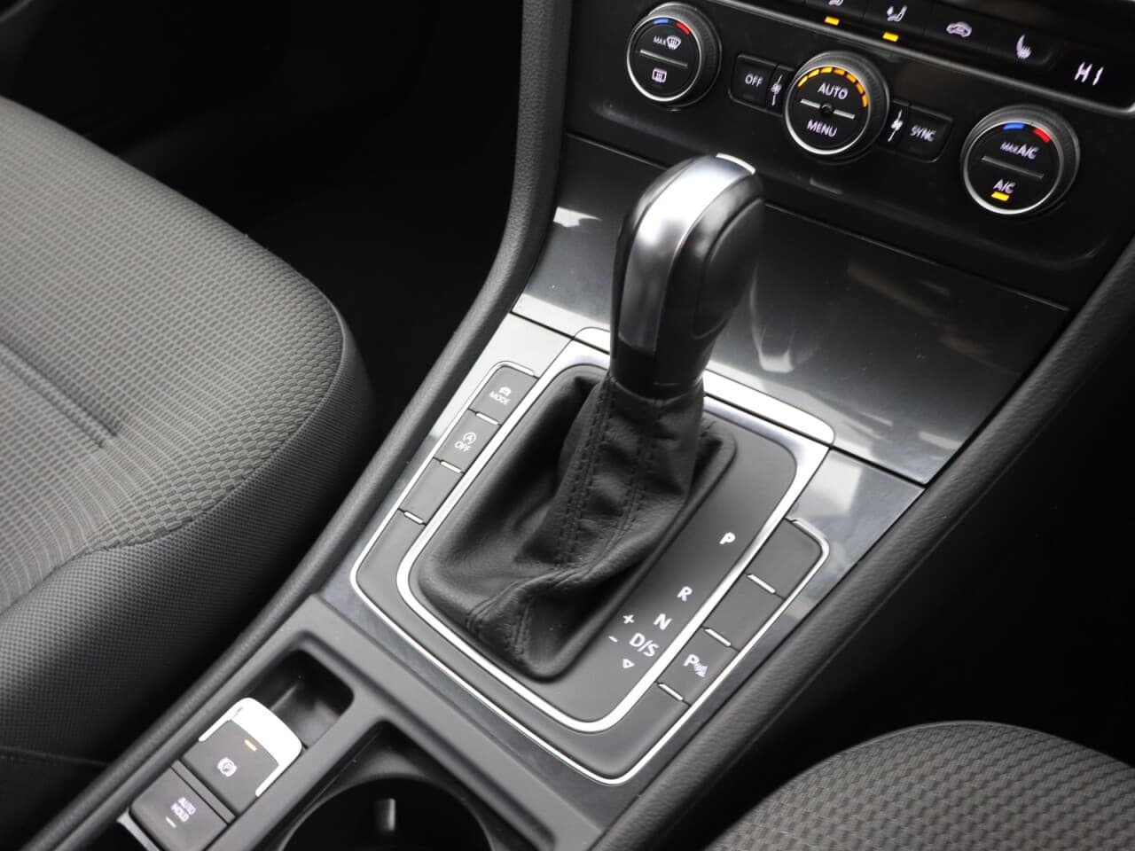 Volkswagen Golf 1.5 TSI EVO Match Edition — image 23