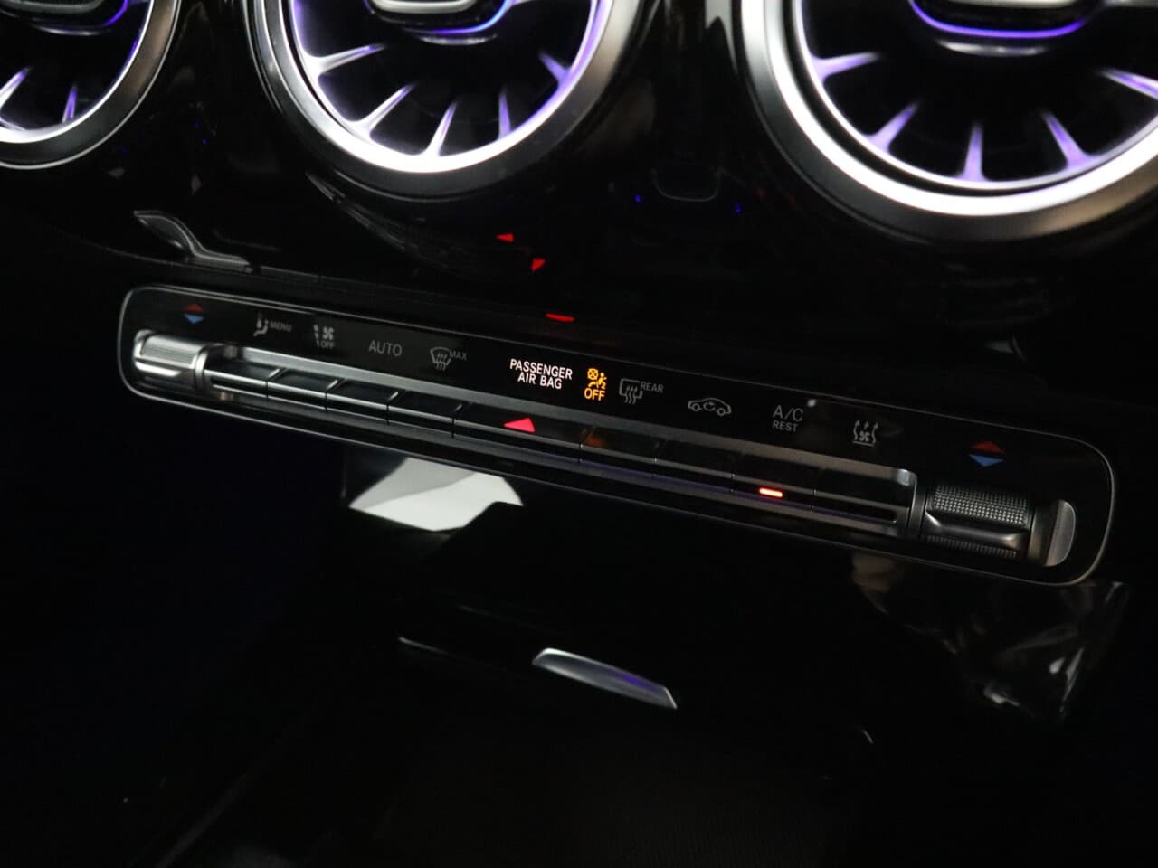 Mercedes-Benz Cla 1.3 CLA250e 15.6kWh AMG Line (Premium) Shooting Brake — image 29