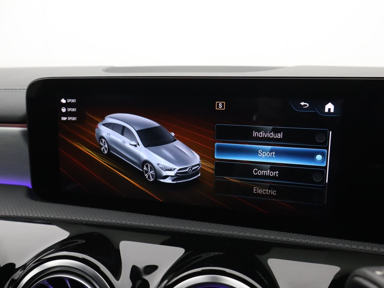 Mercedes-Benz Cla 1.3 CLA250e 15.6kWh AMG Line (Premium) Shooting Brake — image 36