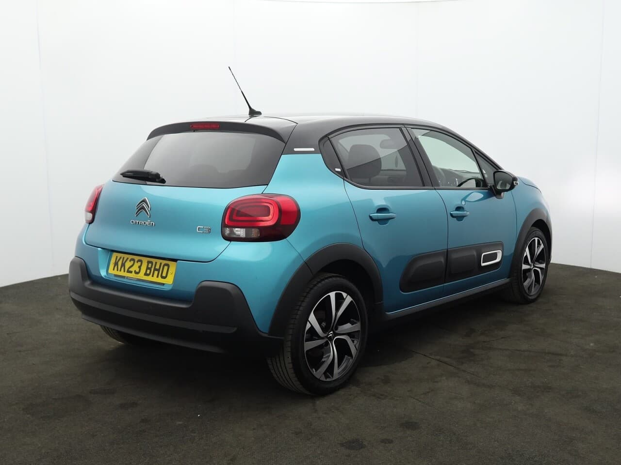 Citroen C3 1.2 PureTech Shine Plus — image 10