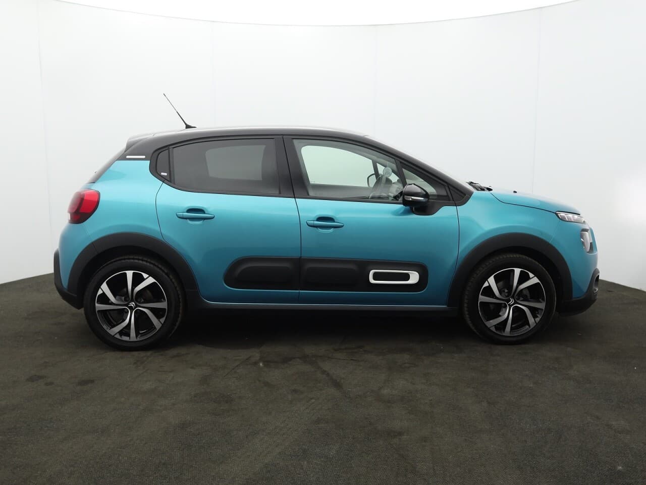 Citroen C3 1.2 PureTech Shine Plus — image 11