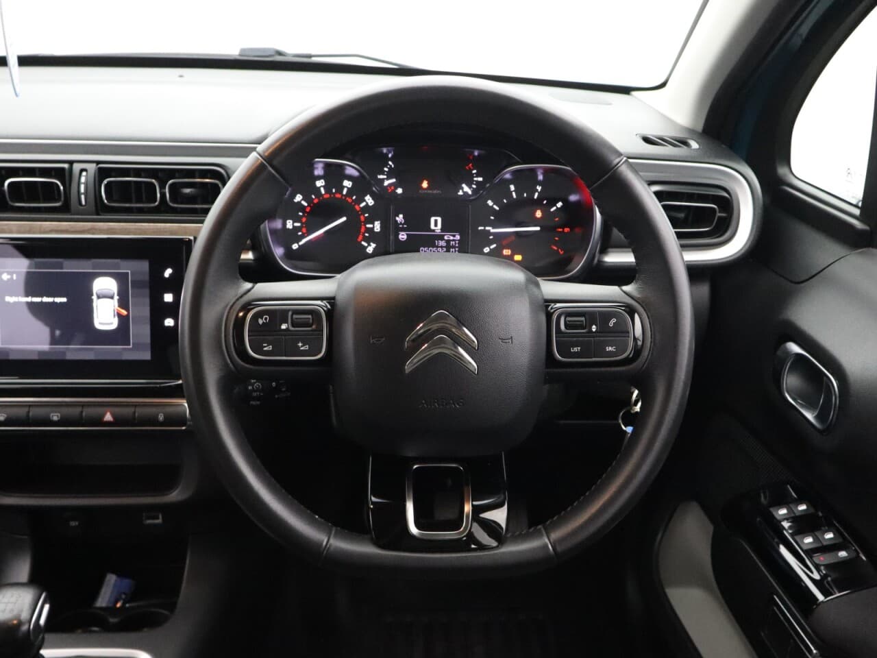 Citroen C3 1.2 PureTech Shine Plus — image 16