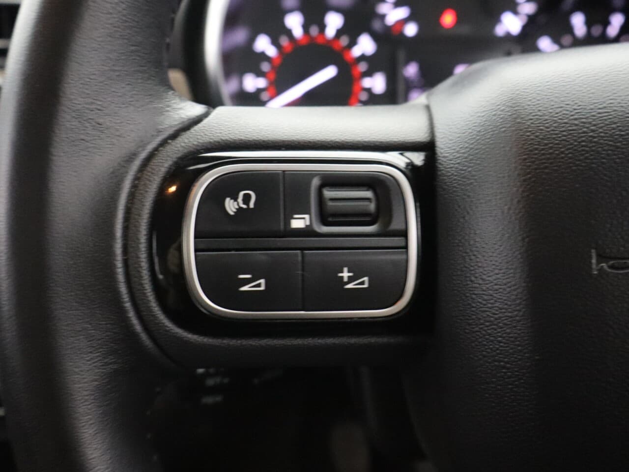 Citroen C3 1.2 PureTech Shine Plus — image 17