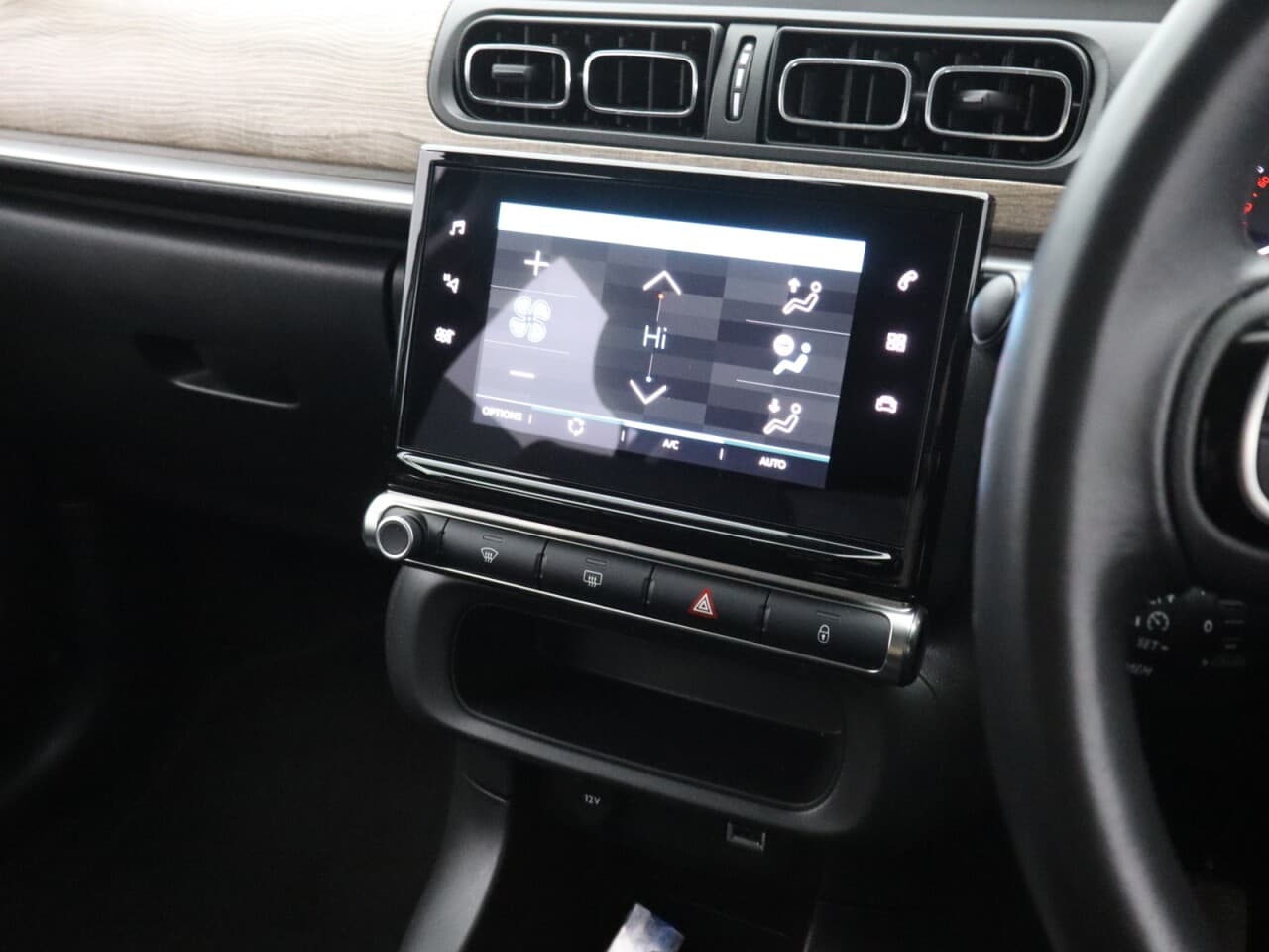 Citroen C3 1.2 PureTech Shine Plus — image 22