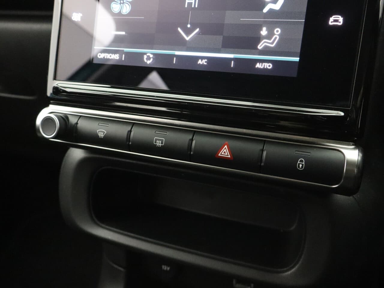 Citroen C3 1.2 PureTech Shine Plus — image 28