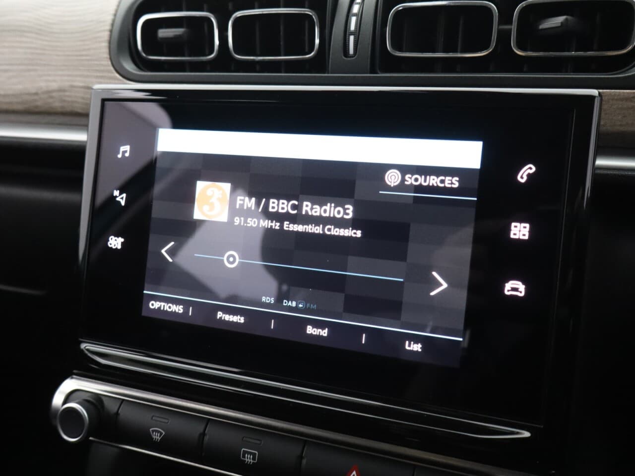 Citroen C3 1.2 PureTech Shine Plus — image 32