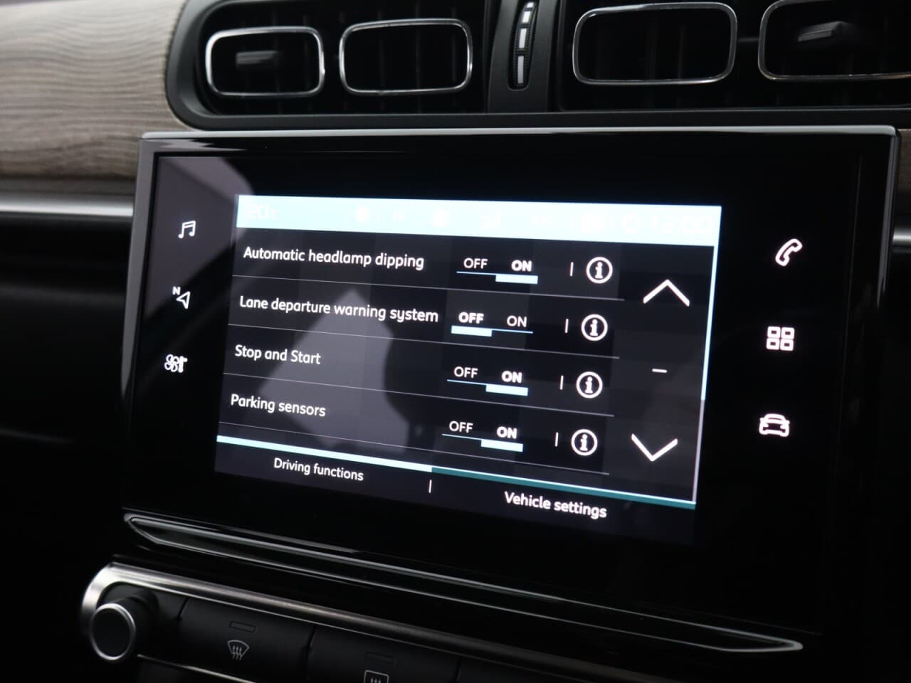 Citroen C3 1.2 PureTech Shine Plus — image 36