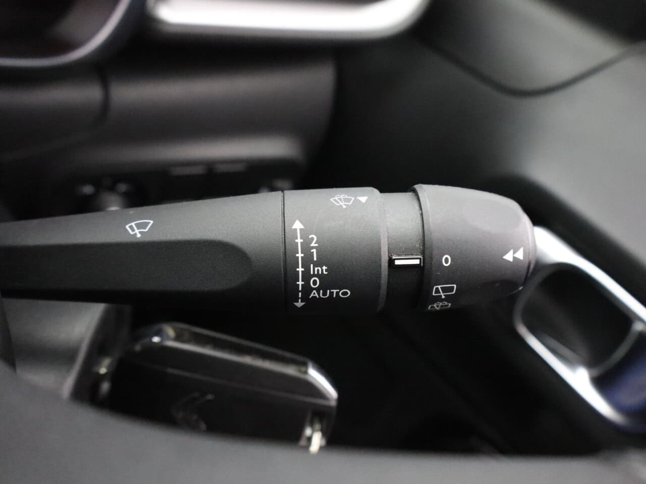 Citroen C3 1.2 PureTech Shine Plus — image 38