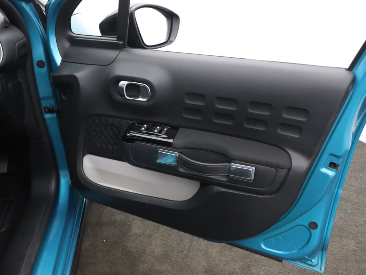 Citroen C3 1.2 PureTech Shine Plus — image 44