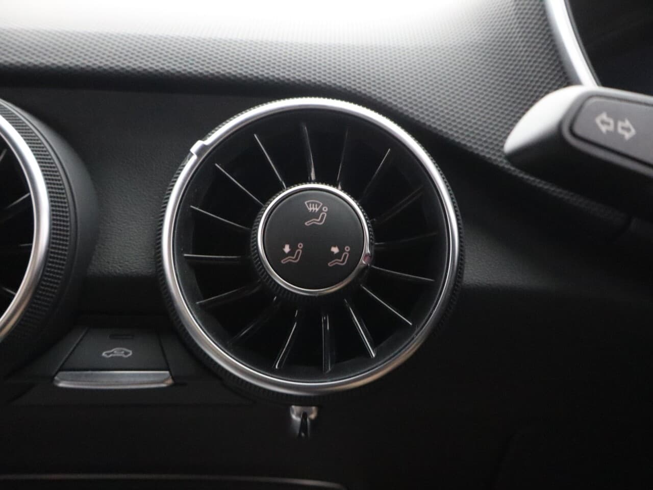 Audi Tt 2.0 TFSI 40 Black Edition — image 30