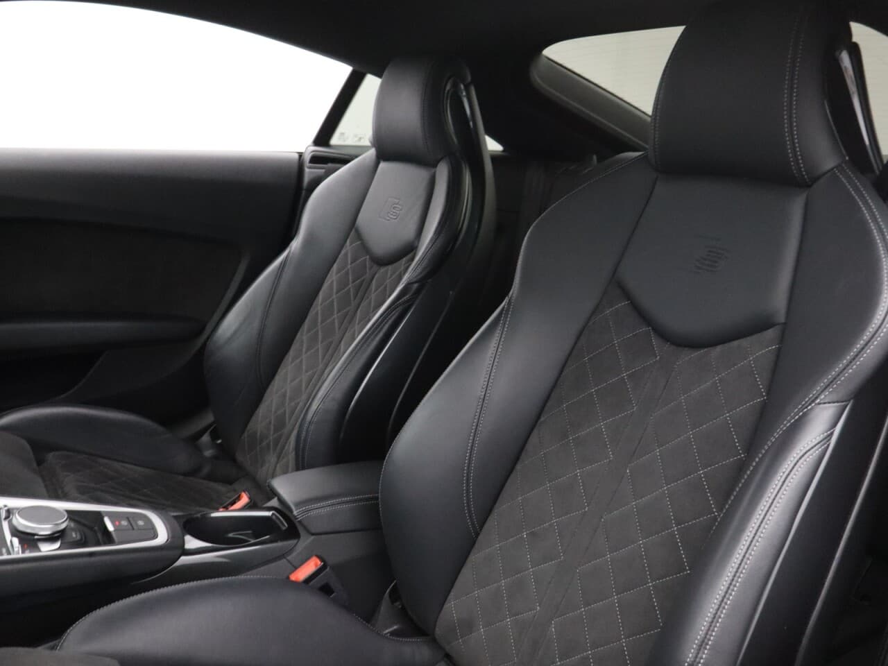 Audi Tt 2.0 TFSI 40 Black Edition — image 40