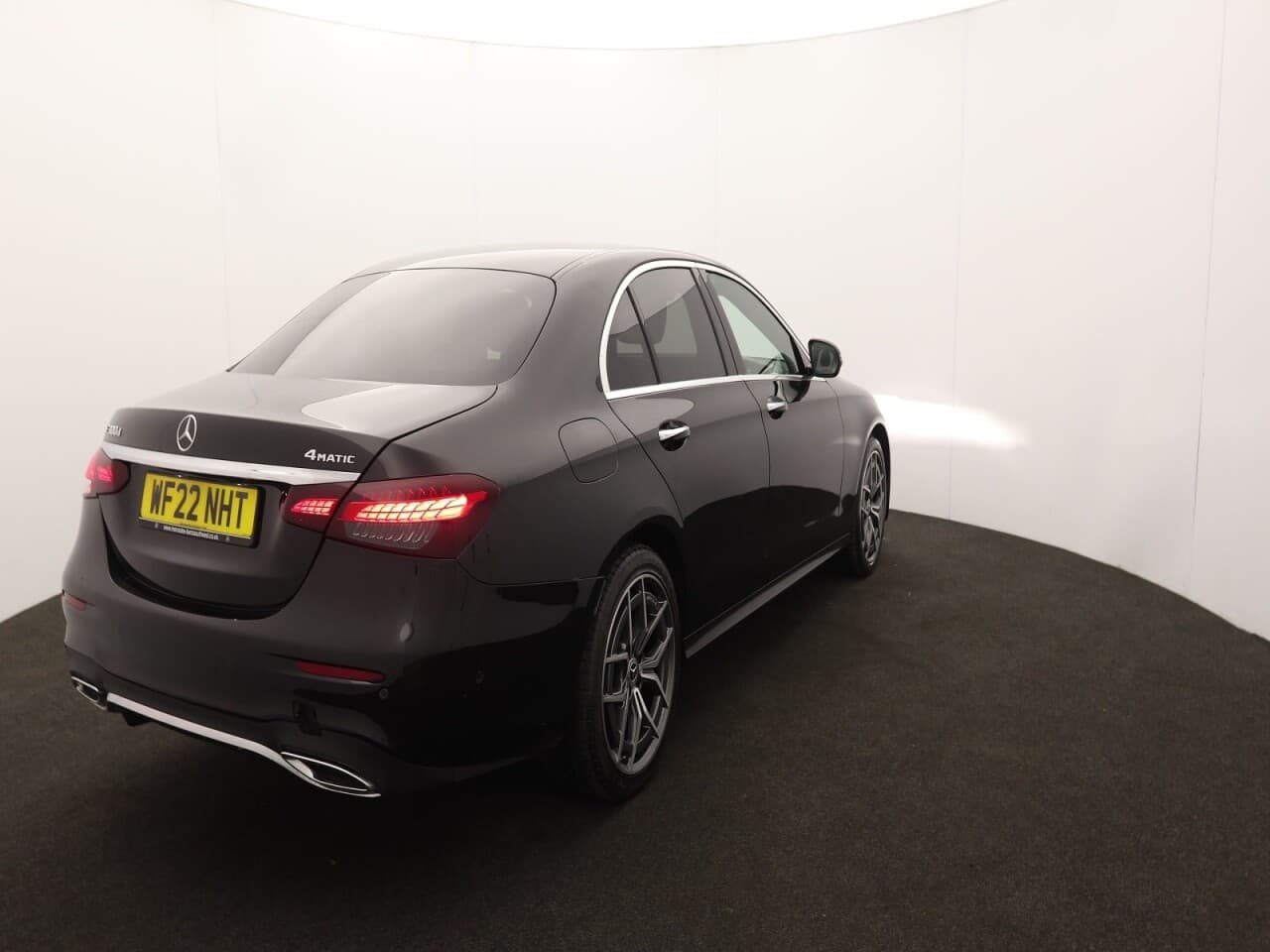 Mercedes-Benz E Class 2.0 E300dh MHEV AMG Line (Premium) — image 10