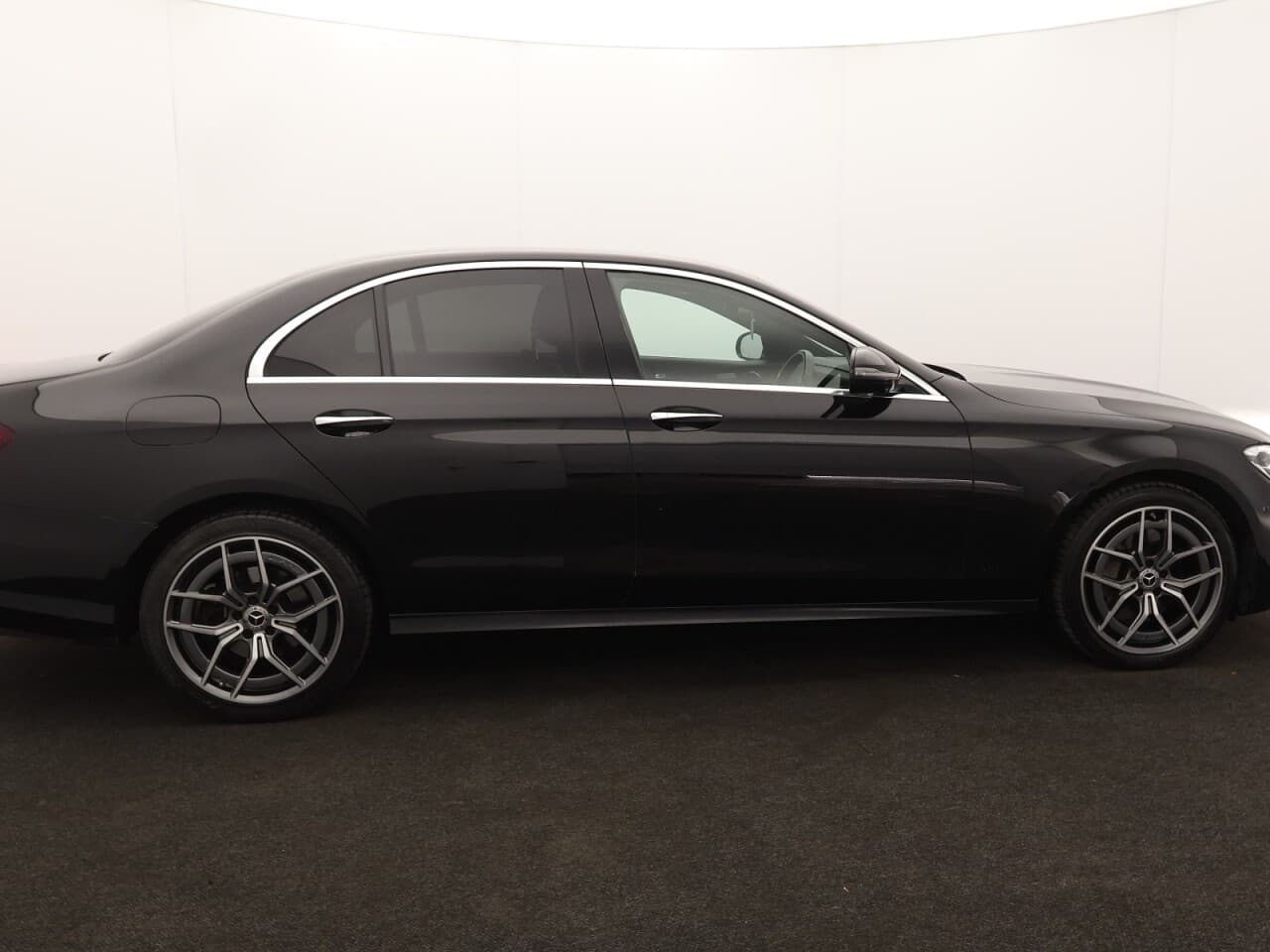 Mercedes-Benz E Class 2.0 E300dh MHEV AMG Line (Premium) — image 11