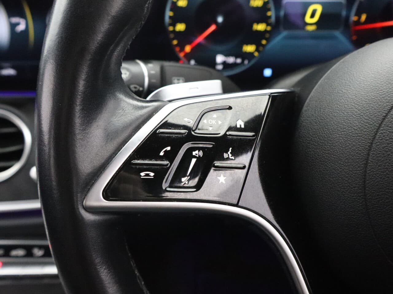 Mercedes-Benz E Class 2.0 E300dh MHEV AMG Line (Premium) — image 17