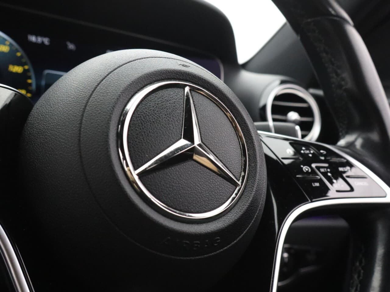 Mercedes-Benz E Class 2.0 E300dh MHEV AMG Line (Premium) — image 20