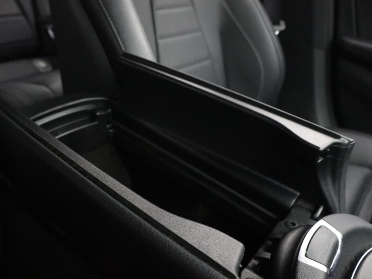 Mercedes-Benz E Class 2.0 E300dh MHEV AMG Line (Premium) — image 29