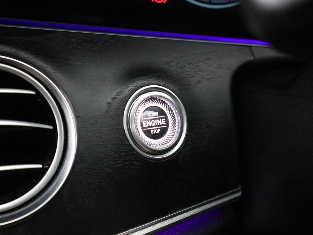 Mercedes-Benz E Class 2.0 E300dh MHEV AMG Line (Premium) — image 30