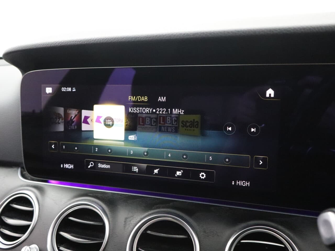 Mercedes-Benz E Class 2.0 E300dh MHEV AMG Line (Premium) — image 37